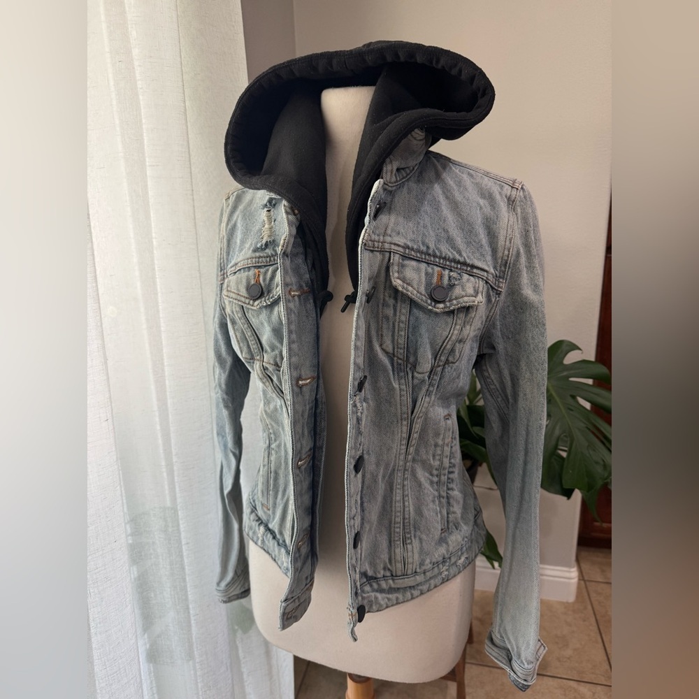 Blank NYC Denim Jacket‎ with Removable Black Hoodie | Medium | Distressed Light